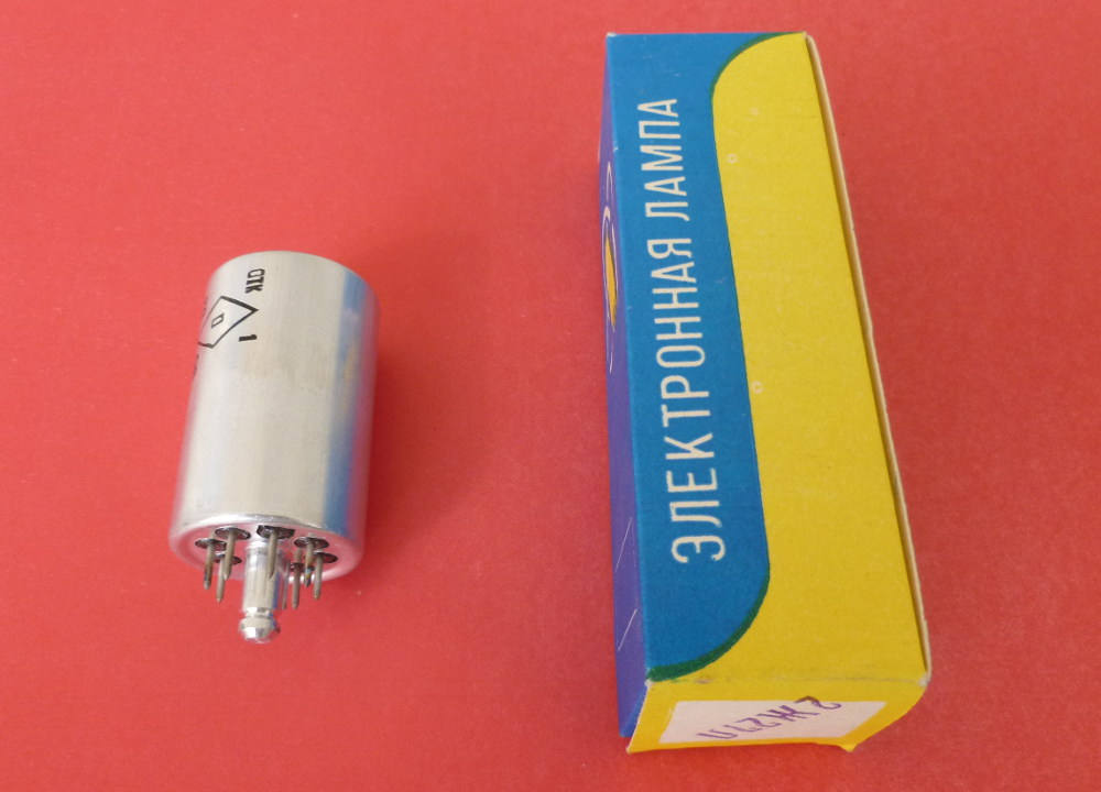 Röhre mit Verpackung