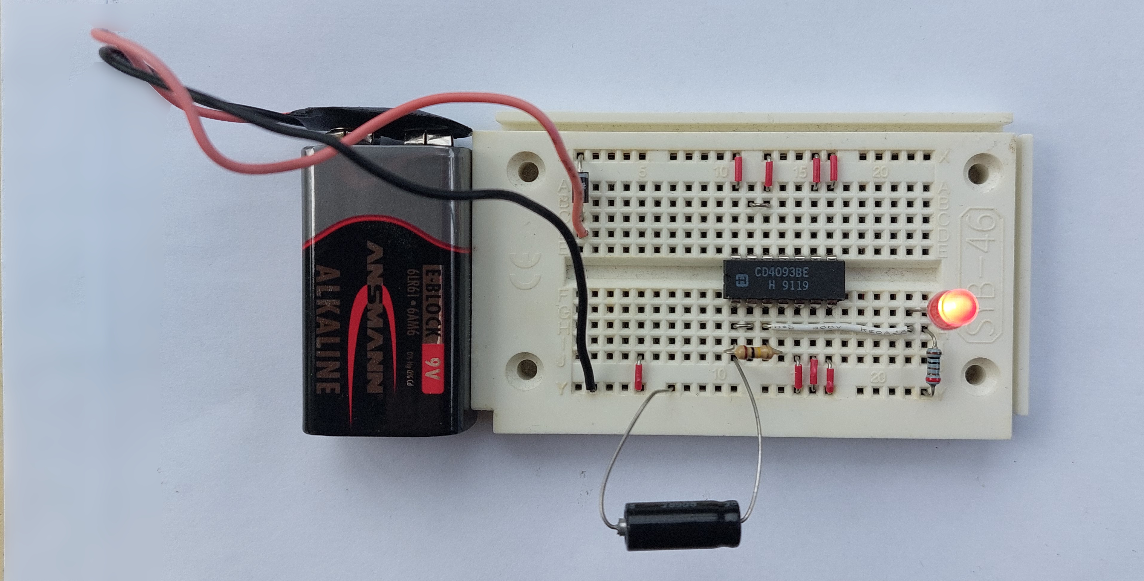 Oszillator mit CD4093, Aufbau 1