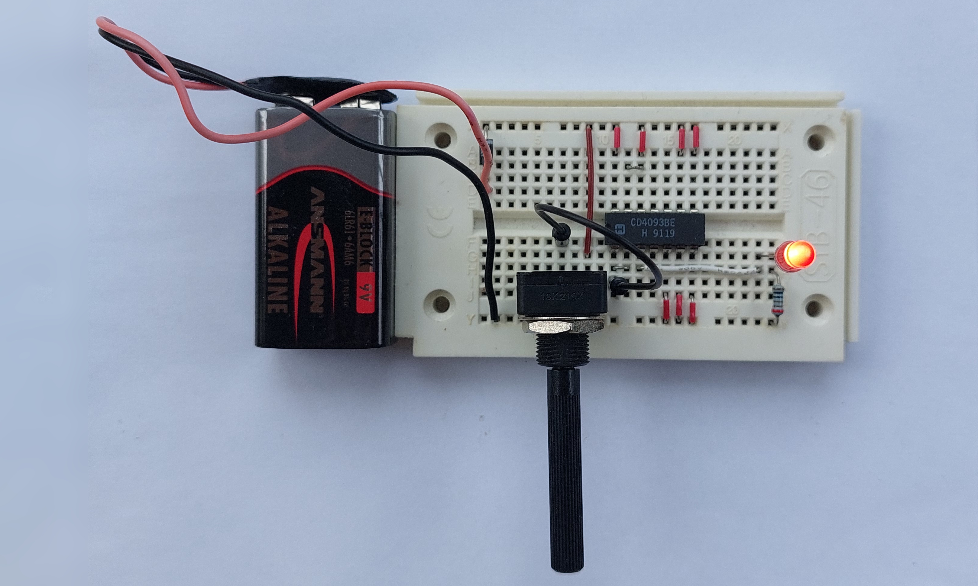 CD4093 mit Potentiometer